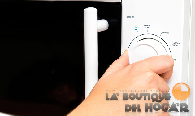 Microondas Cecotec White color blanco de 20 litros con 700W de potencia