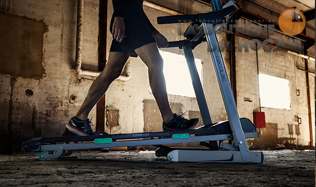 Cinta de Correr Profesional eléctrica plegable Extreme Track Vibrator con 3 C.V. de potencia