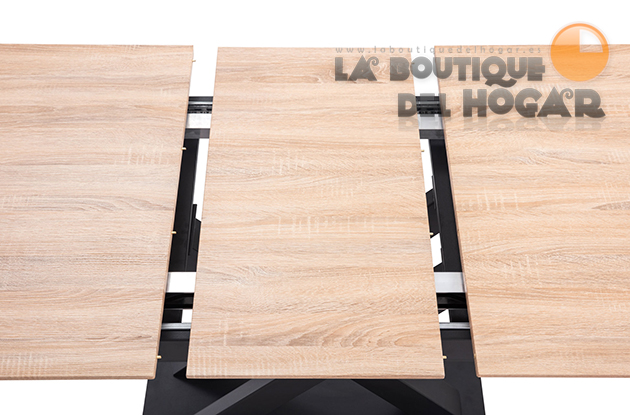 Mesa de comedor extensible negra con patas metálicas y tablero de Roble Modelo Victoryl