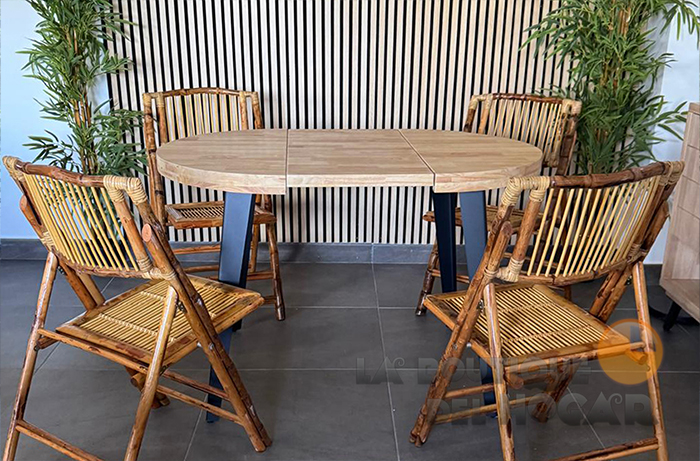 Mesa de comedor extensible negra con patas metálicas y tablero de Roble Nordish Modelo Berg