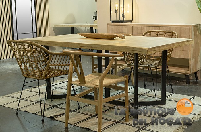Mesa de comedor fija con patas metálicas y tablero de Roble Modelo Artico