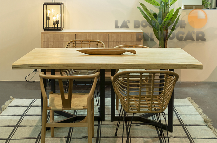 Mesa de comedor fija con patas metálicas y tablero de Roble Modelo Artico