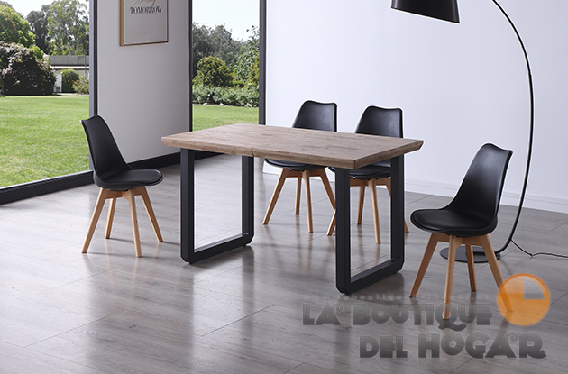 Mesa de comedor extensible negra con patas metálicas y tablero de Roble Honey Modelo Romal